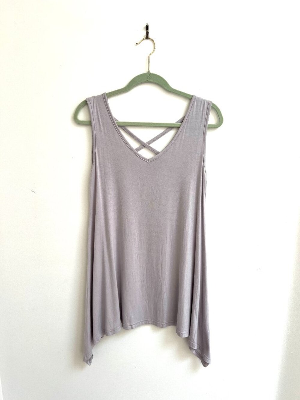 Lavender Grey Criss Cross V Neck Sharkbite Hem Tank Top Size M